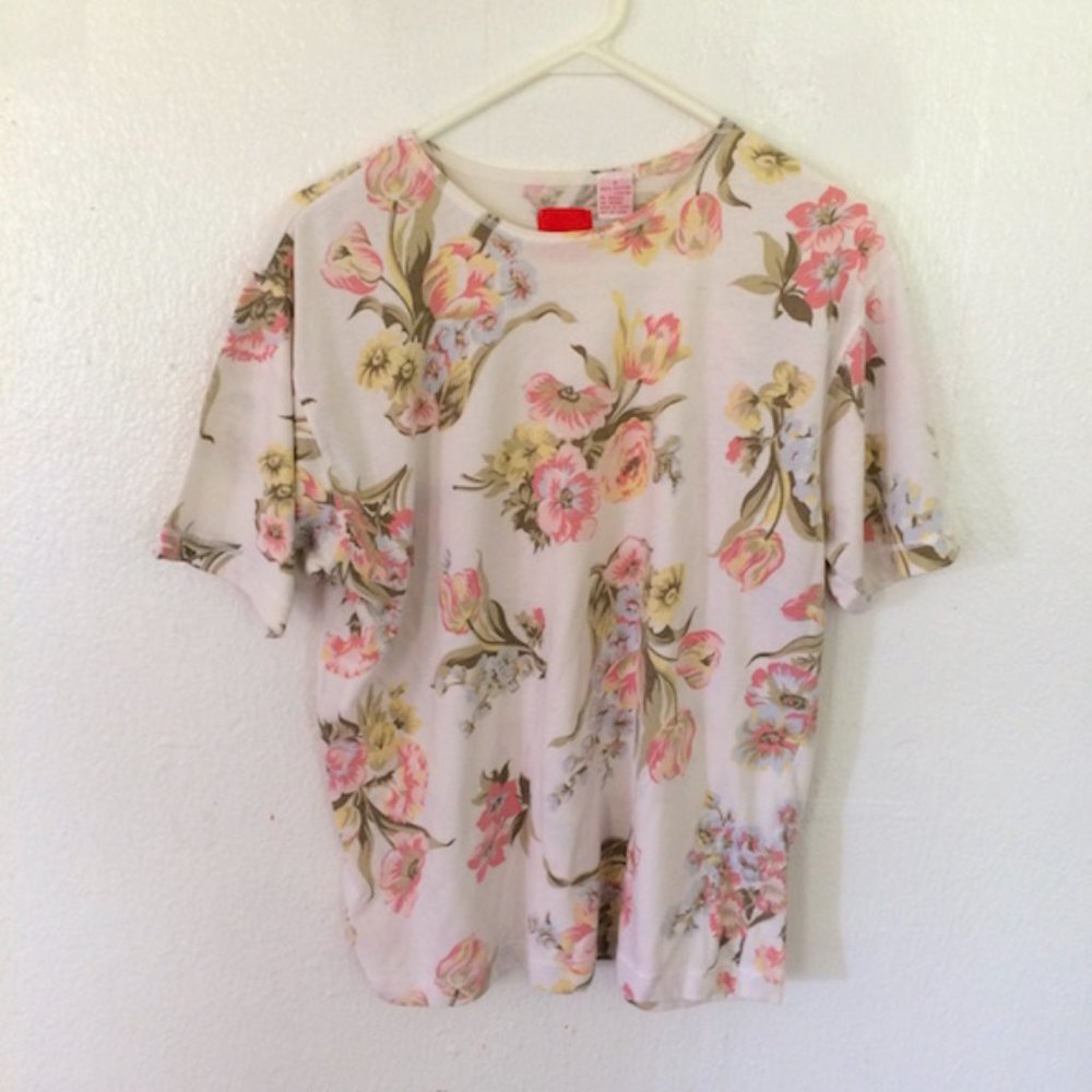 liz&co size small floral tshirt